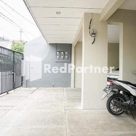 Tomang Gelong Guest House Syariah Mitra Reddoorz จาการ์ตา ภายนอก รูปภาพ