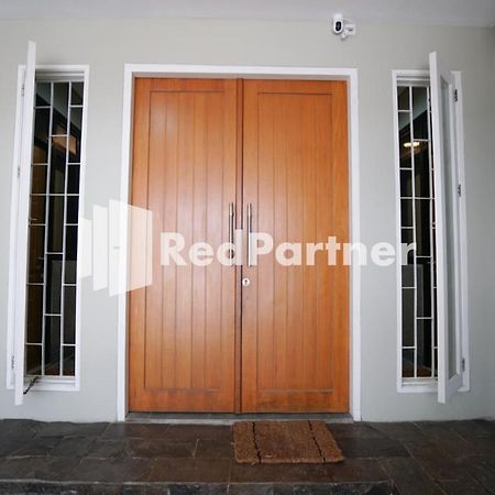 Tomang Gelong Guest House Syariah Mitra Reddoorz จาการ์ตา ภายนอก รูปภาพ