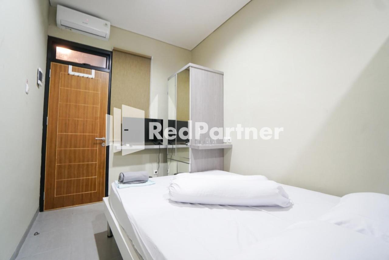 Tomang Gelong Guest House Syariah Mitra Reddoorz จาการ์ตา ภายนอก รูปภาพ