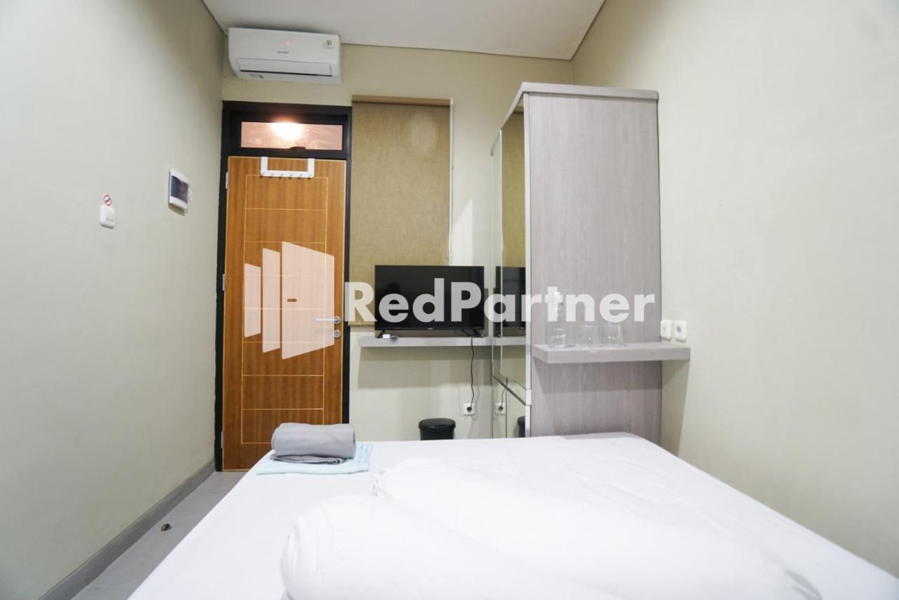 Tomang Gelong Guest House Syariah Mitra Reddoorz จาการ์ตา ภายนอก รูปภาพ
