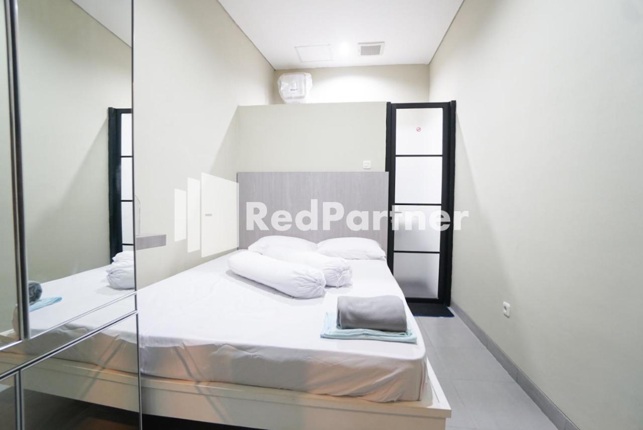 Tomang Gelong Guest House Syariah Mitra Reddoorz จาการ์ตา ภายนอก รูปภาพ