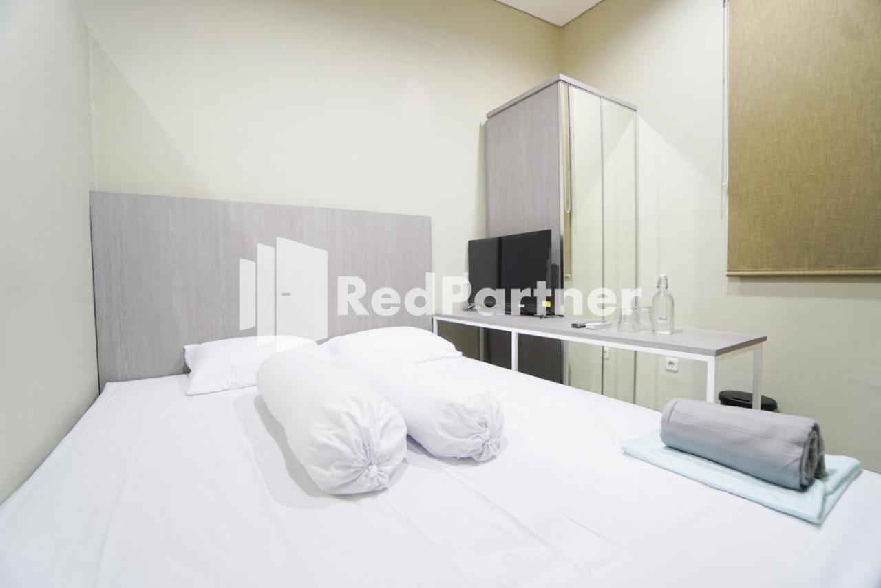 Tomang Gelong Guest House Syariah Mitra Reddoorz จาการ์ตา ภายนอก รูปภาพ