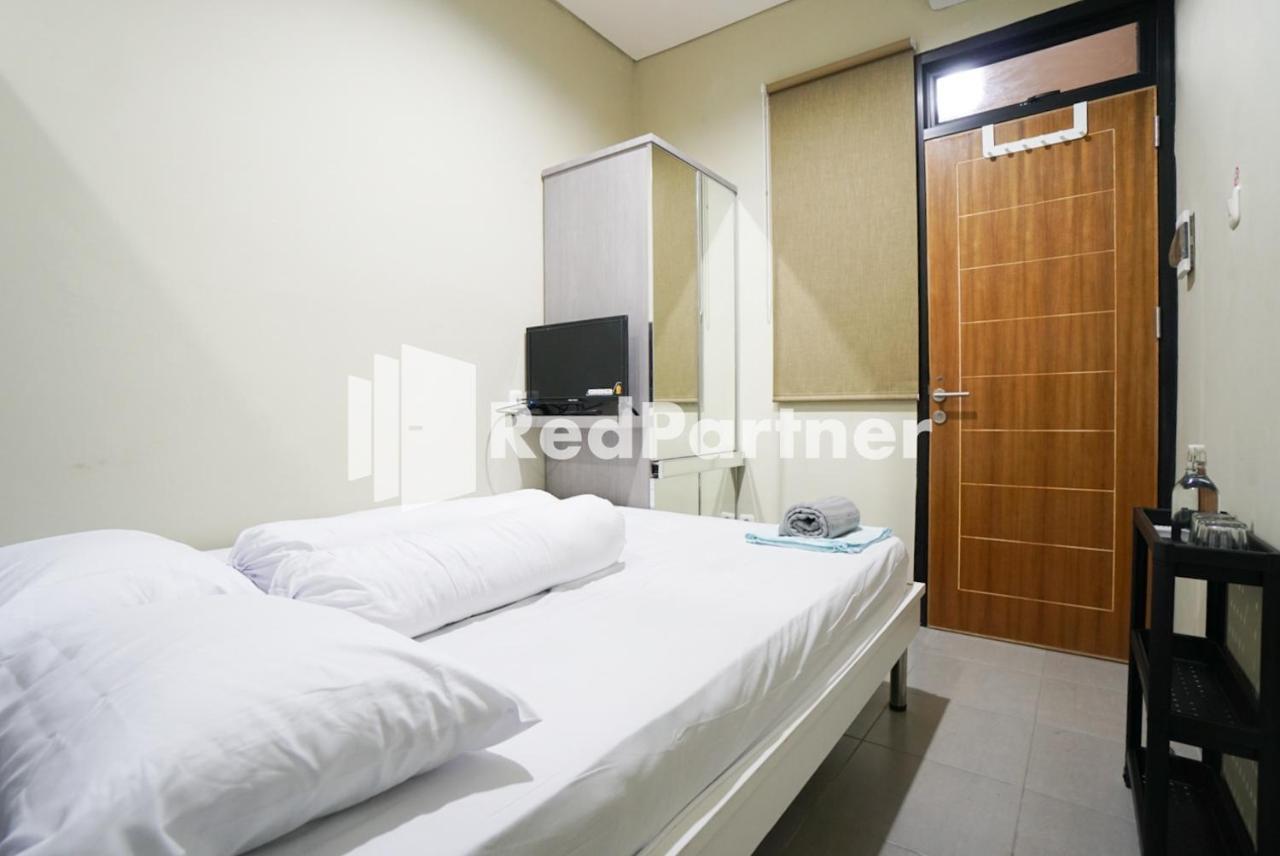 Tomang Gelong Guest House Syariah Mitra Reddoorz จาการ์ตา ภายนอก รูปภาพ