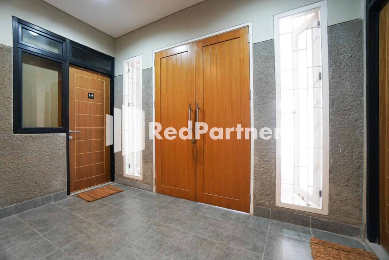 Tomang Gelong Guest House Syariah Mitra Reddoorz จาการ์ตา ภายนอก รูปภาพ