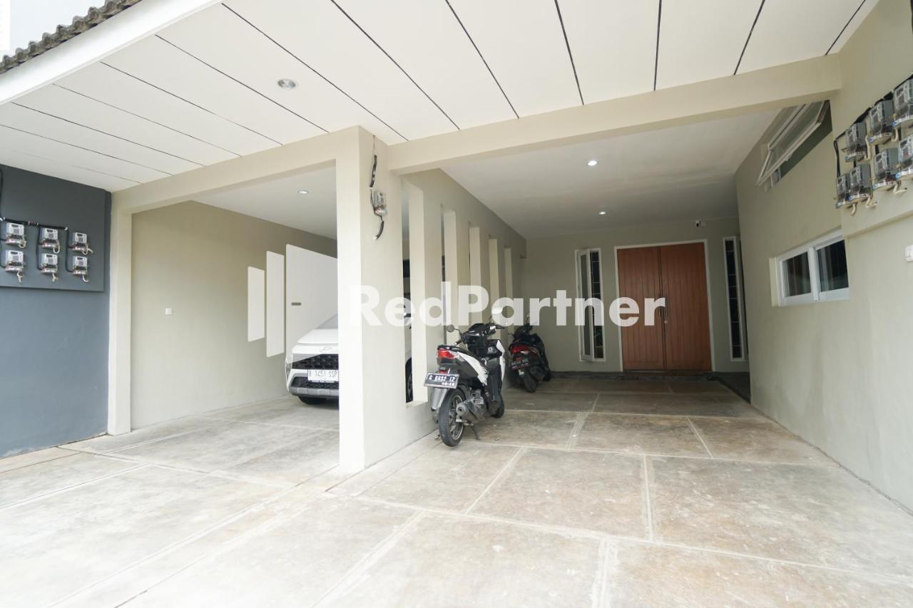 Tomang Gelong Guest House Syariah Mitra Reddoorz จาการ์ตา ภายนอก รูปภาพ