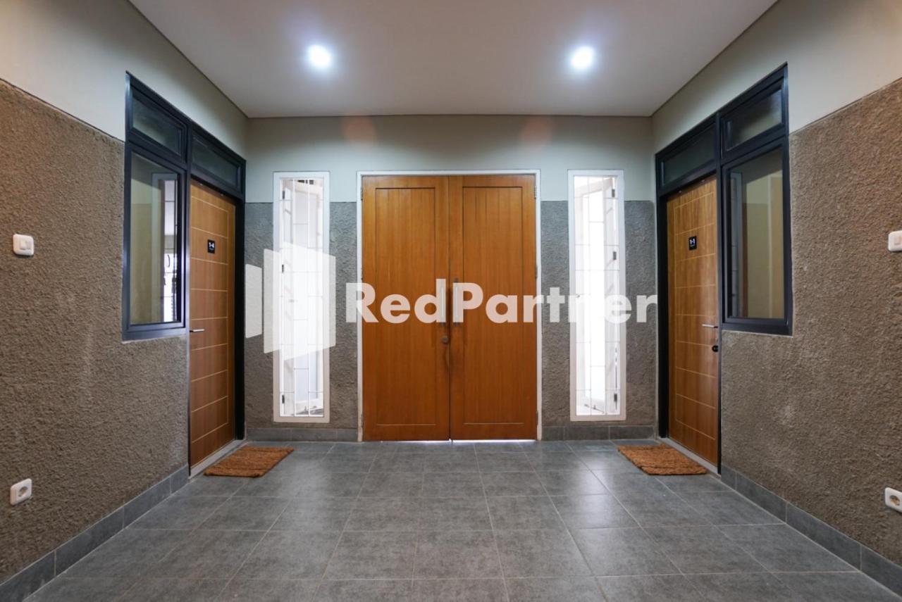 Tomang Gelong Guest House Syariah Mitra Reddoorz จาการ์ตา ภายนอก รูปภาพ