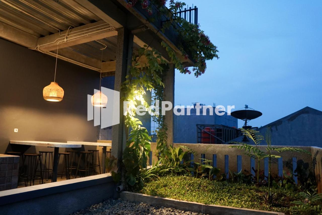 Tomang Gelong Guest House Syariah Mitra Reddoorz จาการ์ตา ภายนอก รูปภาพ