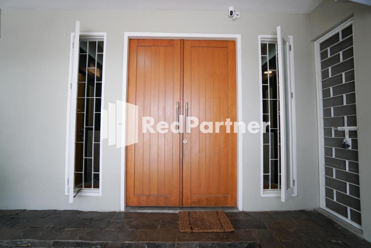 Tomang Gelong Guest House Syariah Mitra Reddoorz จาการ์ตา ภายนอก รูปภาพ
