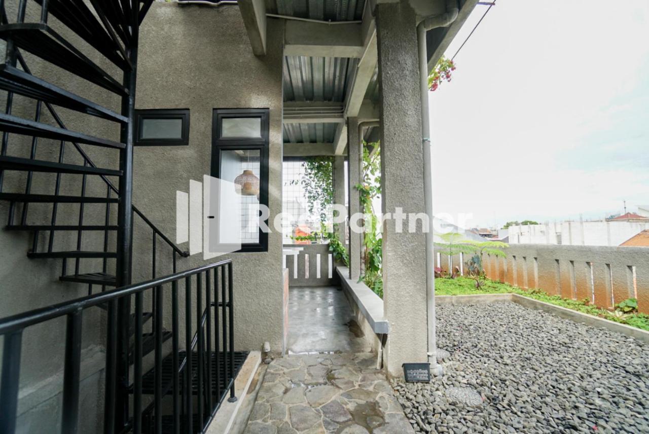 Tomang Gelong Guest House Syariah Mitra Reddoorz จาการ์ตา ภายนอก รูปภาพ