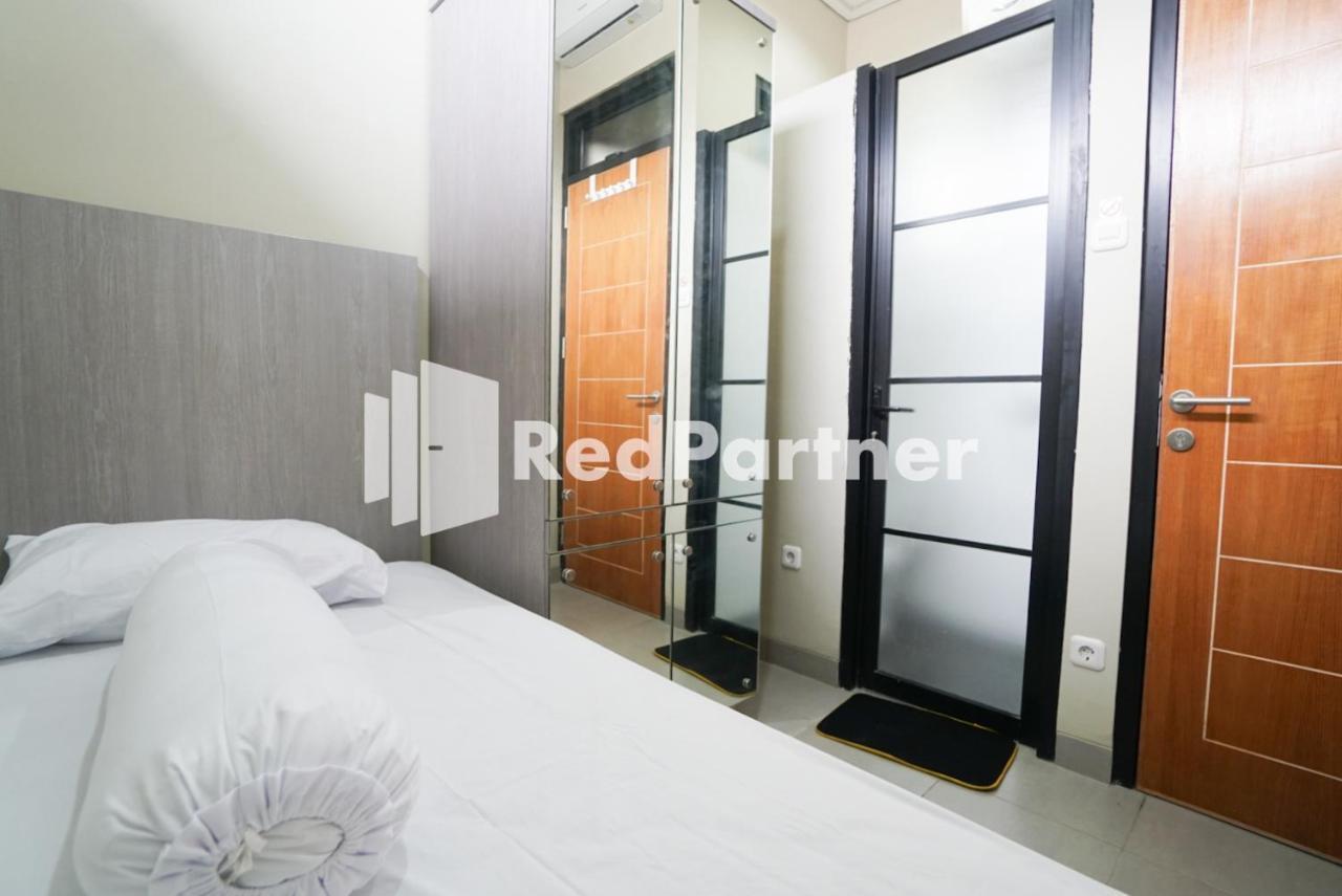 Tomang Gelong Guest House Syariah Mitra Reddoorz จาการ์ตา ภายนอก รูปภาพ