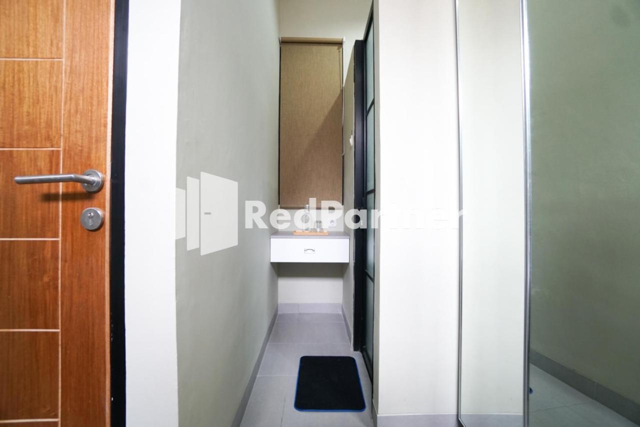 Tomang Gelong Guest House Syariah Mitra Reddoorz จาการ์ตา ภายนอก รูปภาพ