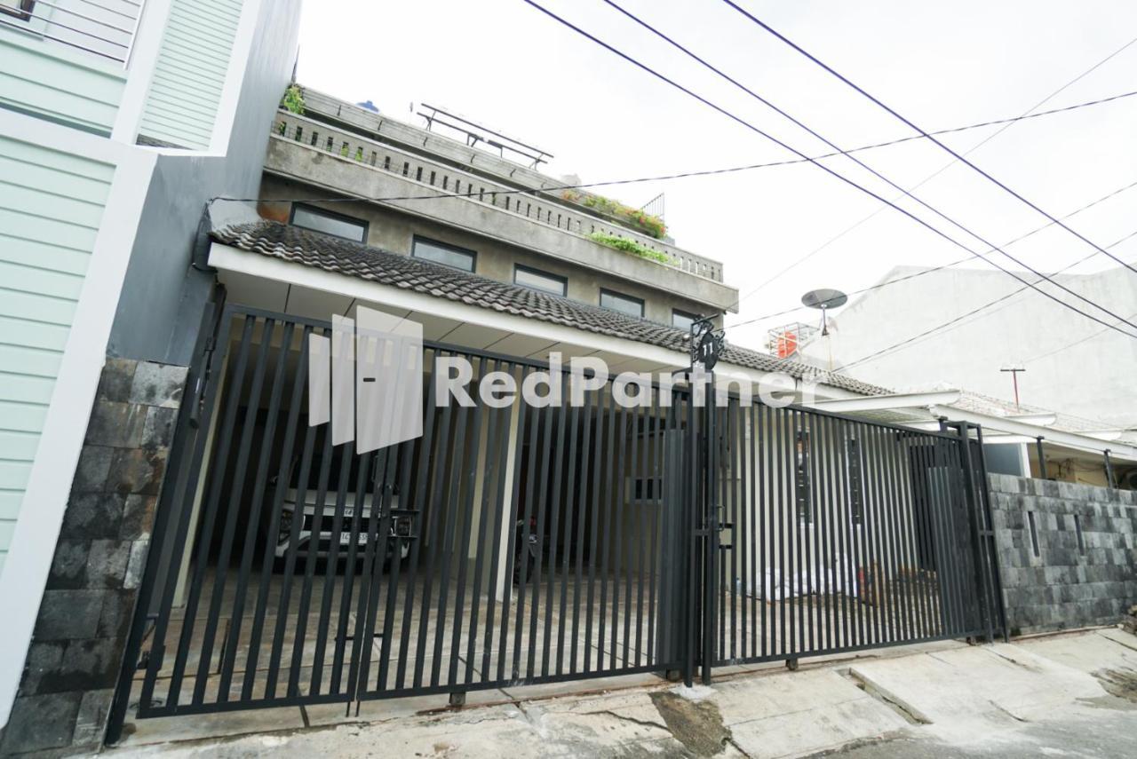 Tomang Gelong Guest House Syariah Mitra Reddoorz จาการ์ตา ภายนอก รูปภาพ
