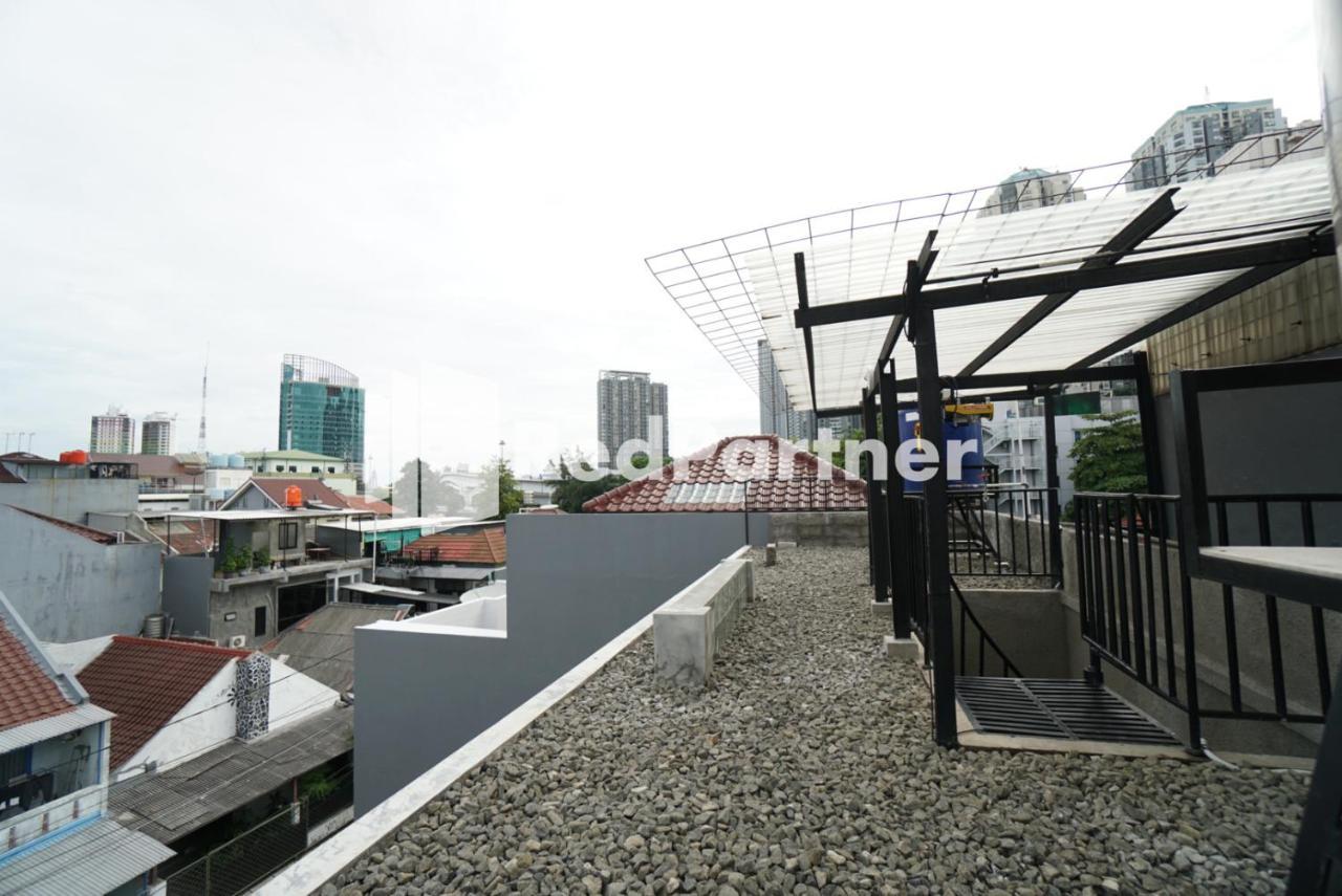 Tomang Gelong Guest House Syariah Mitra Reddoorz จาการ์ตา ภายนอก รูปภาพ