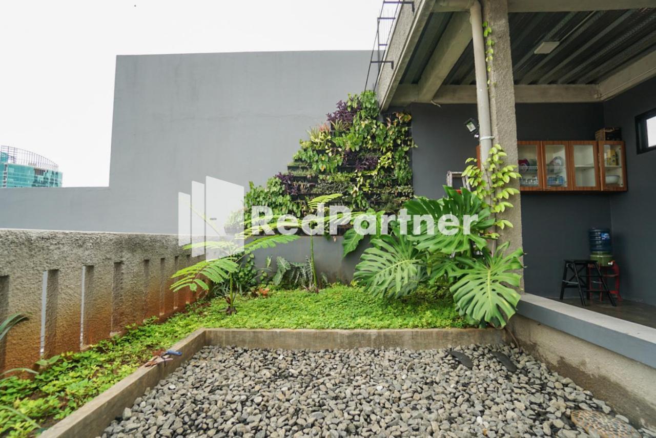 Tomang Gelong Guest House Syariah Mitra Reddoorz จาการ์ตา ภายนอก รูปภาพ