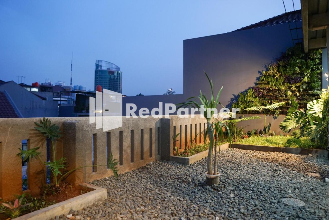 Tomang Gelong Guest House Syariah Mitra Reddoorz จาการ์ตา ภายนอก รูปภาพ
