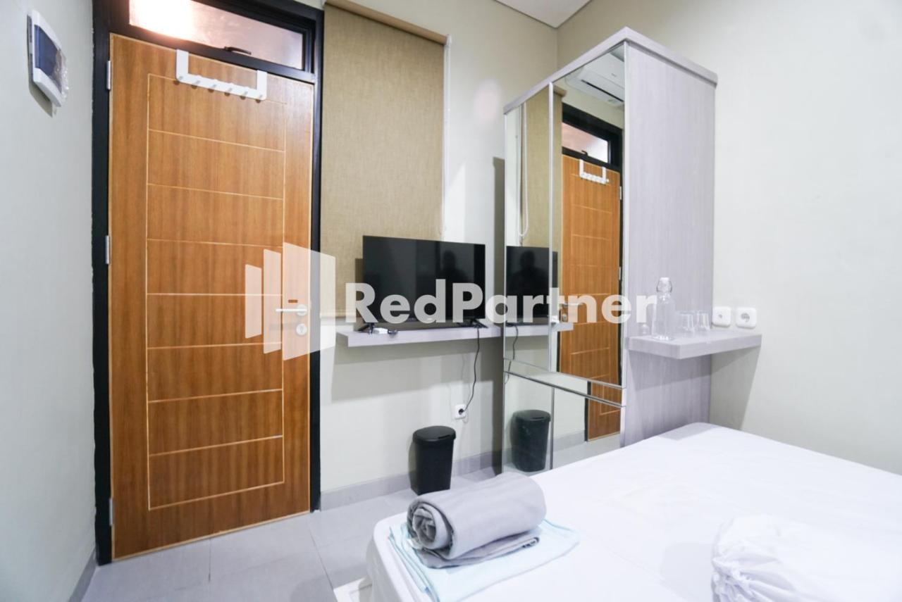 Tomang Gelong Guest House Syariah Mitra Reddoorz จาการ์ตา ภายนอก รูปภาพ