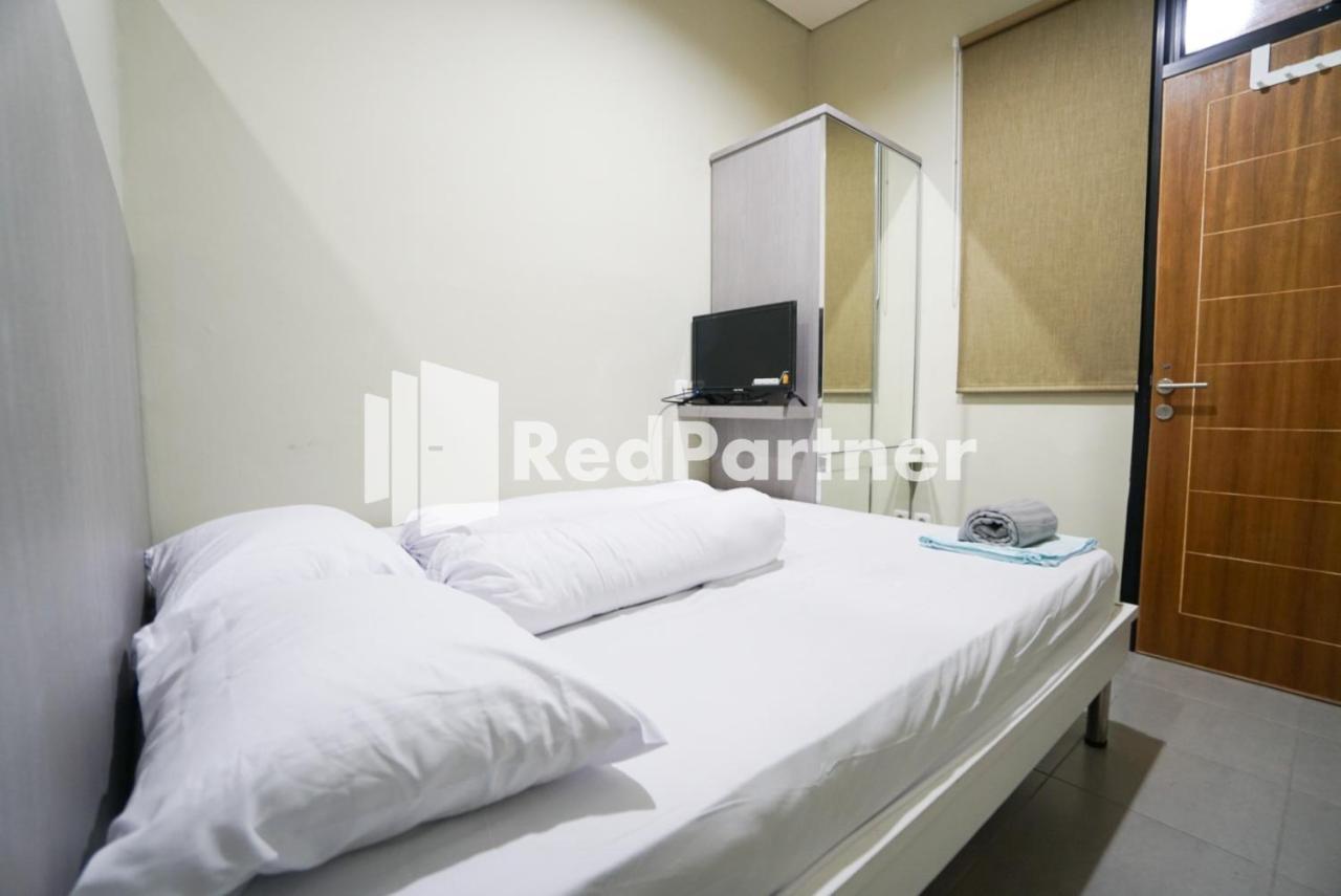 Tomang Gelong Guest House Syariah Mitra Reddoorz จาการ์ตา ภายนอก รูปภาพ