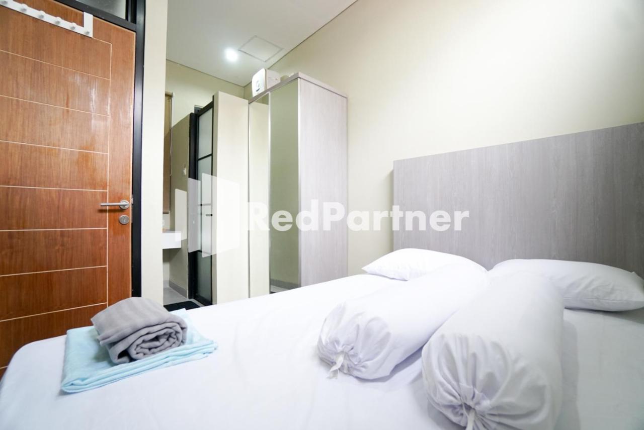 Tomang Gelong Guest House Syariah Mitra Reddoorz จาการ์ตา ภายนอก รูปภาพ