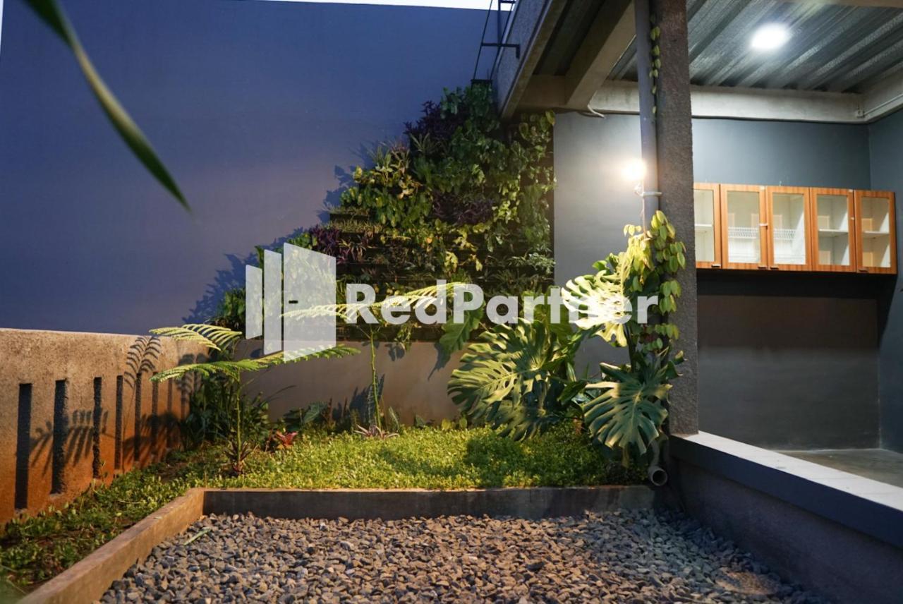 Tomang Gelong Guest House Syariah Mitra Reddoorz จาการ์ตา ภายนอก รูปภาพ
