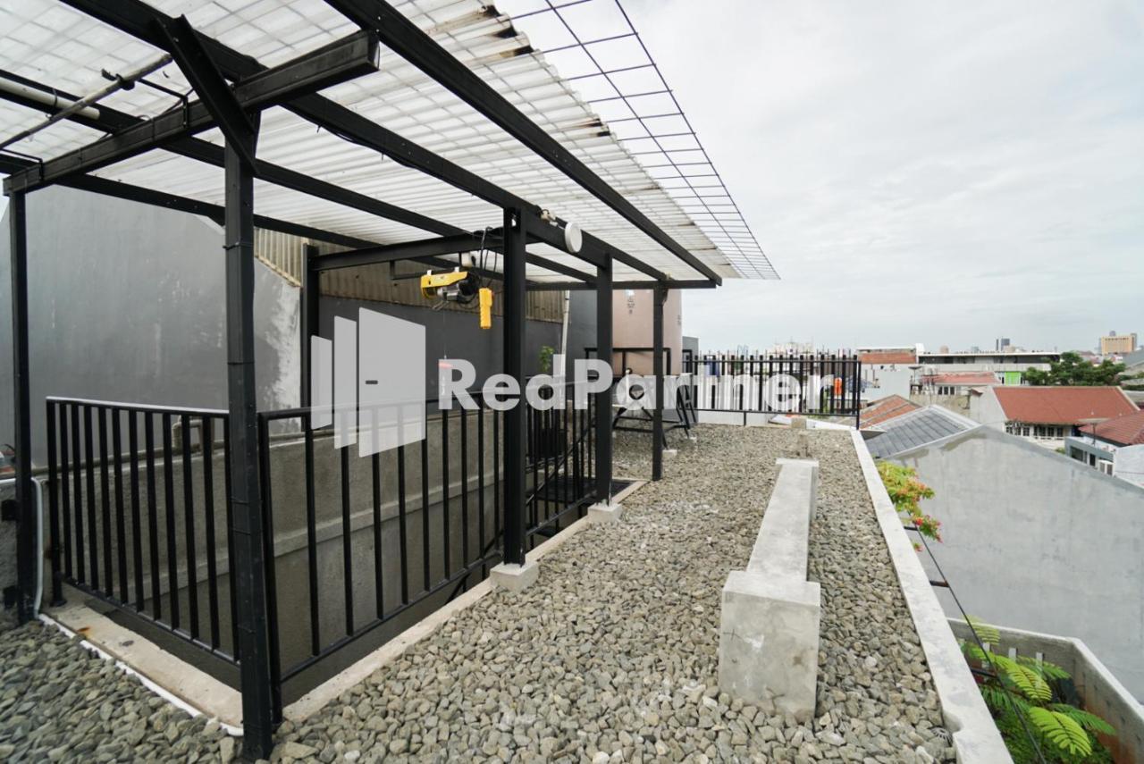 Tomang Gelong Guest House Syariah Mitra Reddoorz จาการ์ตา ภายนอก รูปภาพ