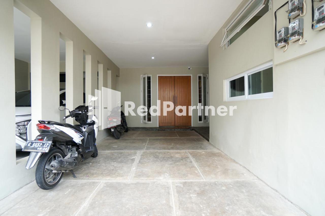 Tomang Gelong Guest House Syariah Mitra Reddoorz จาการ์ตา ภายนอก รูปภาพ