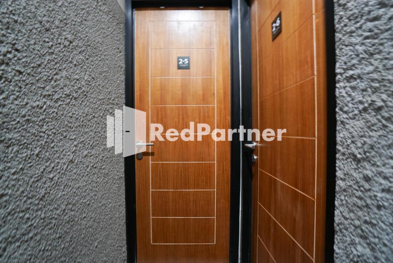 Tomang Gelong Guest House Syariah Mitra Reddoorz จาการ์ตา ภายนอก รูปภาพ