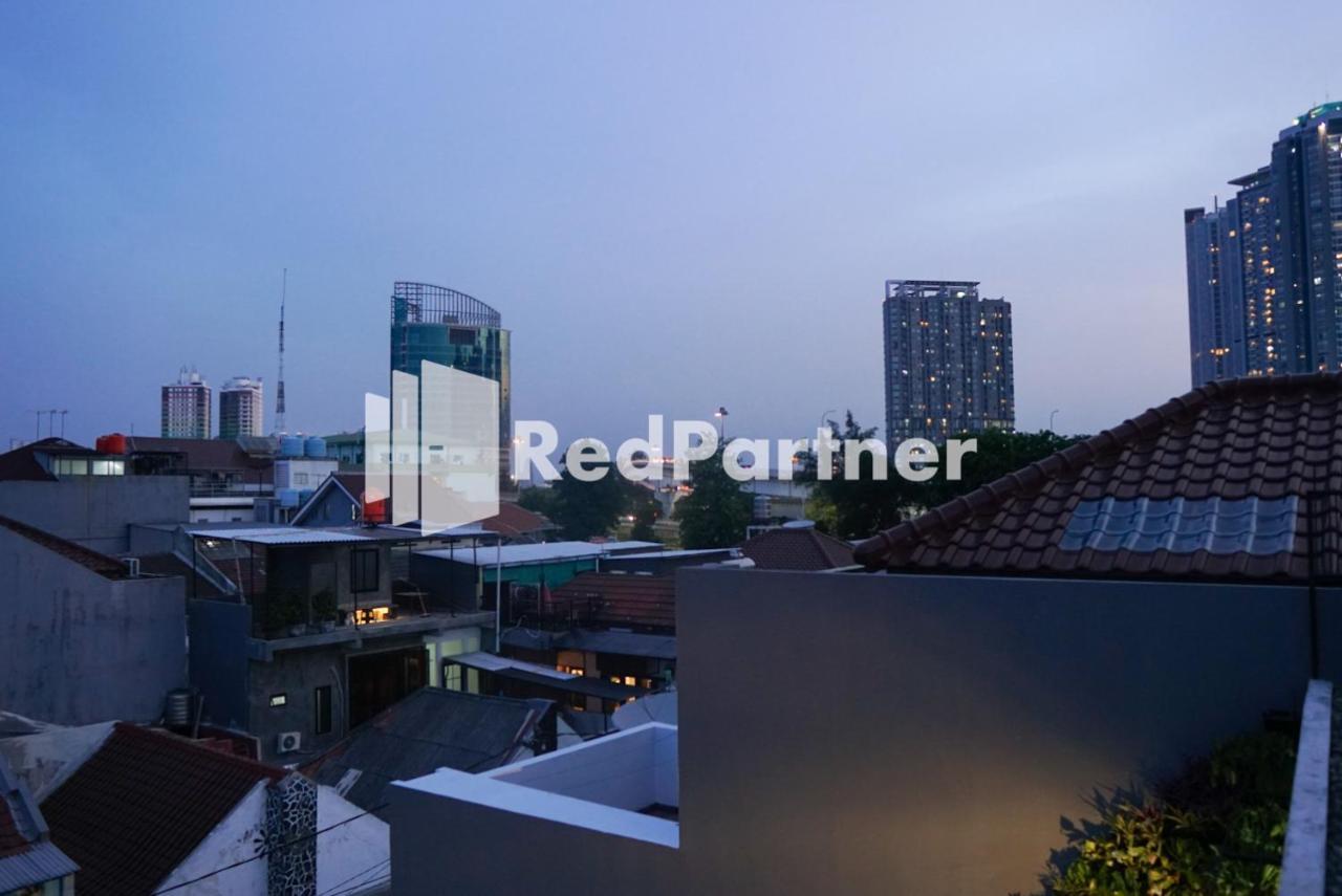 Tomang Gelong Guest House Syariah Mitra Reddoorz จาการ์ตา ภายนอก รูปภาพ