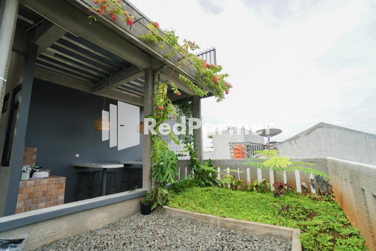 Tomang Gelong Guest House Syariah Mitra Reddoorz จาการ์ตา ภายนอก รูปภาพ